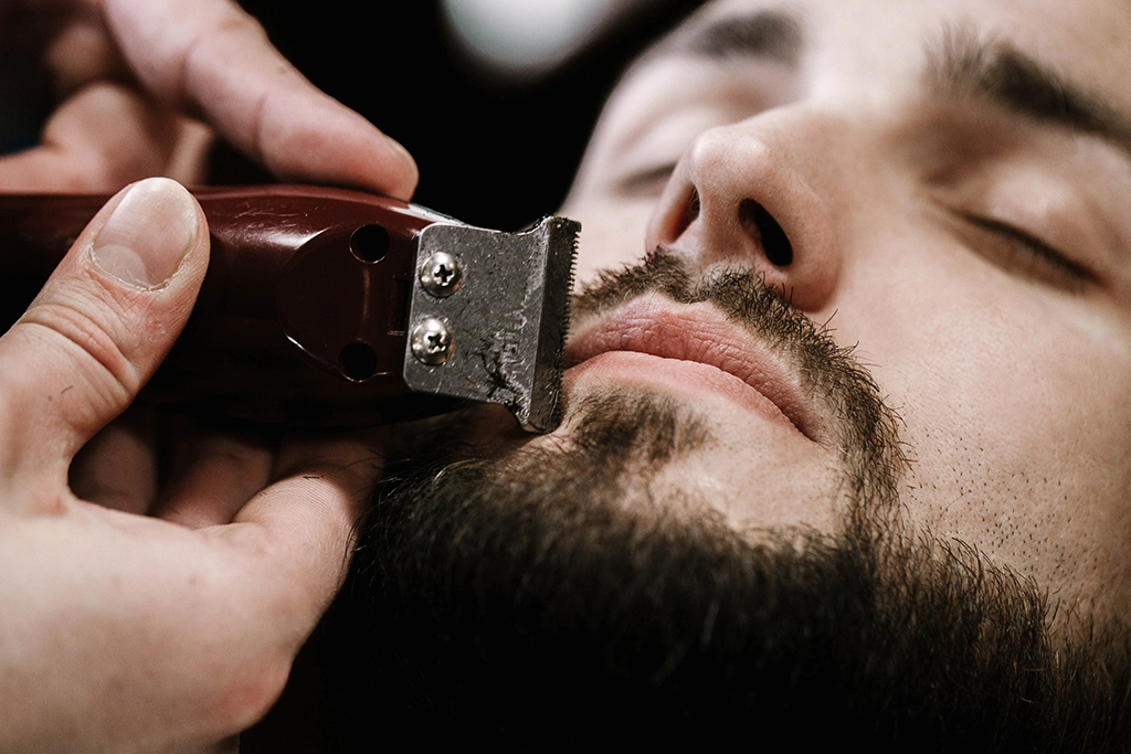 Perfilado de barba en Funking Barber