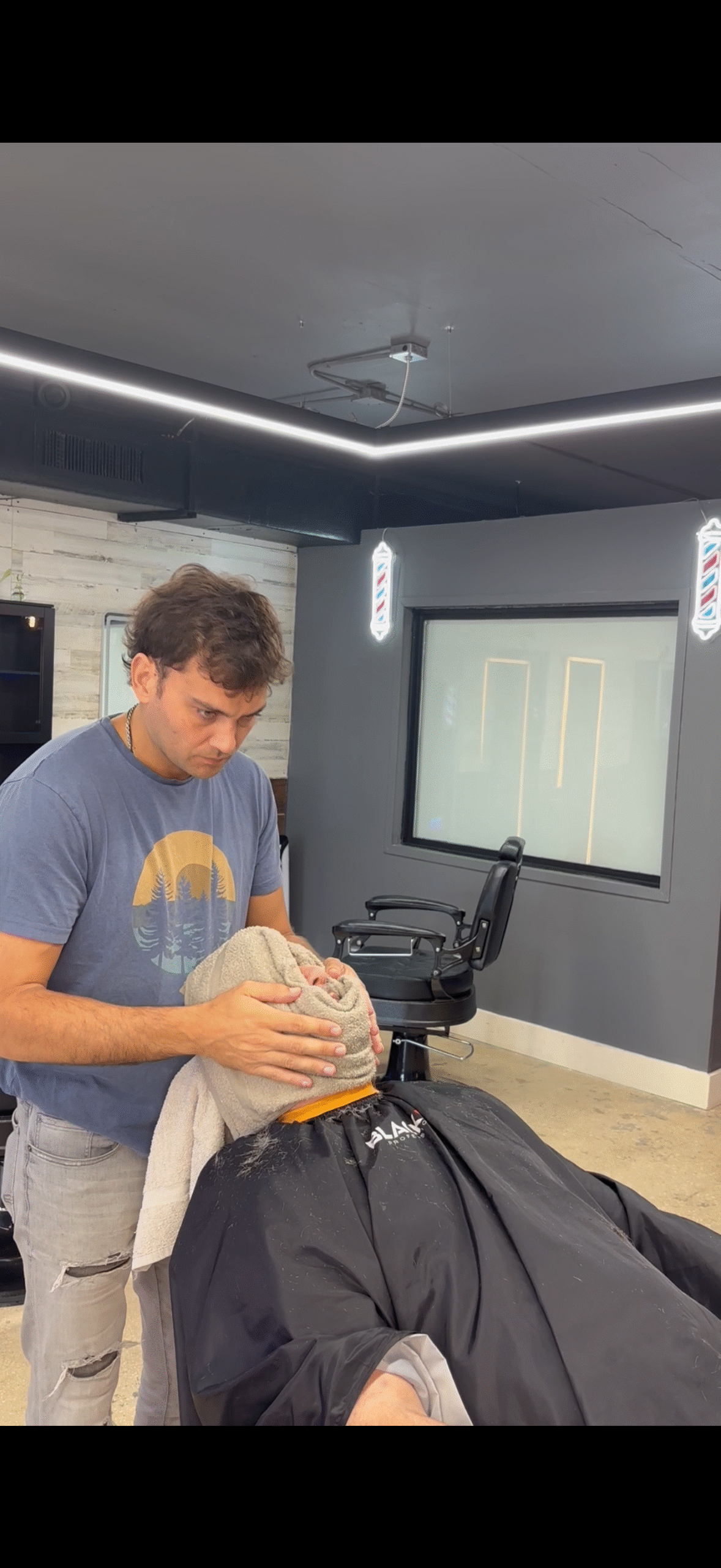 Hot Towel Razor Shave in Hollywood, FL